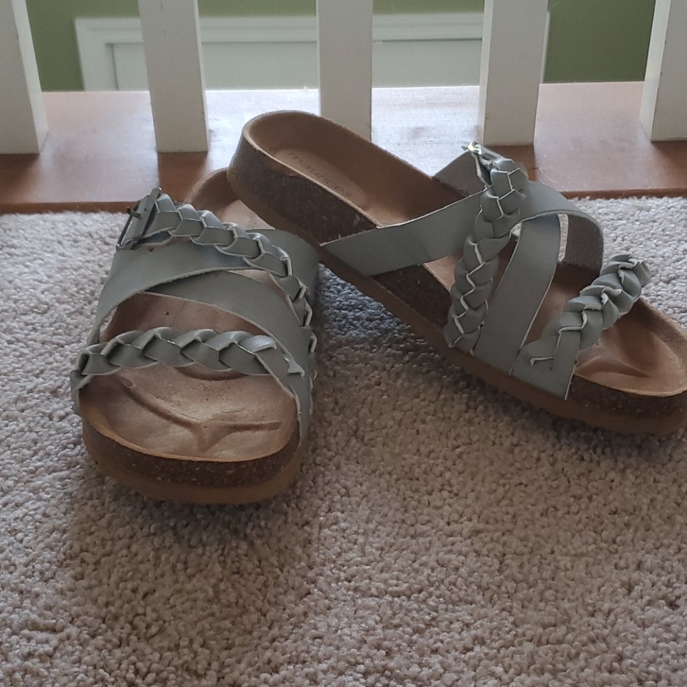 Maurices Women's flat bed sandals